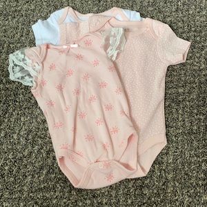 Le top bebe onesie bundle